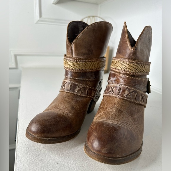 Corral Boots Indie Spirit Distressed Leather Ankle Boots Braided Strap Bootie - Picture 4 of 9